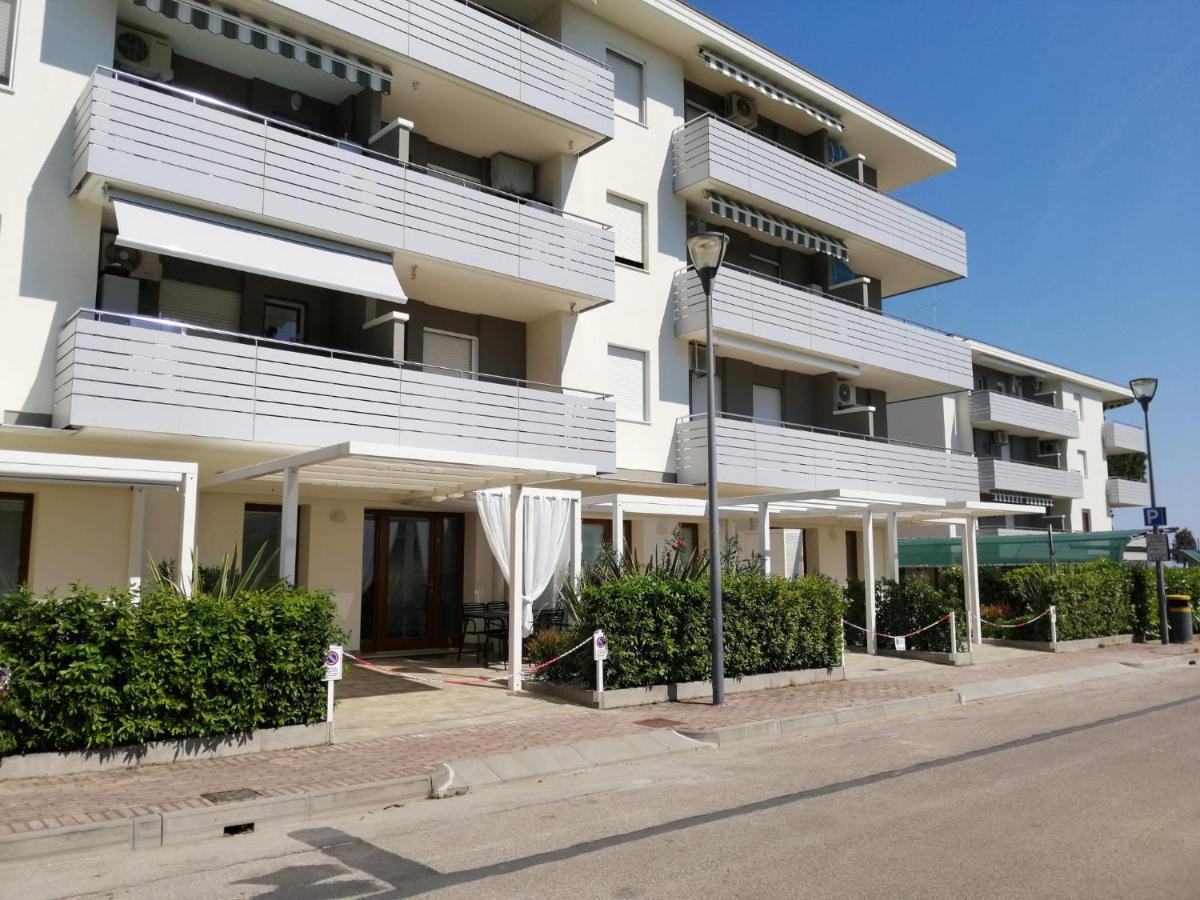 Condominio Diana Est- Gemini Bibione Buitenkant foto