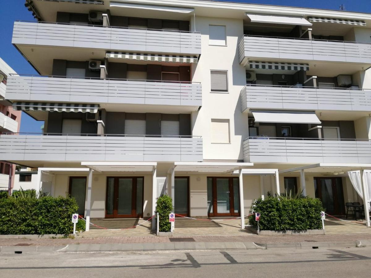 Condominio Diana Est- Gemini Bibione Buitenkant foto