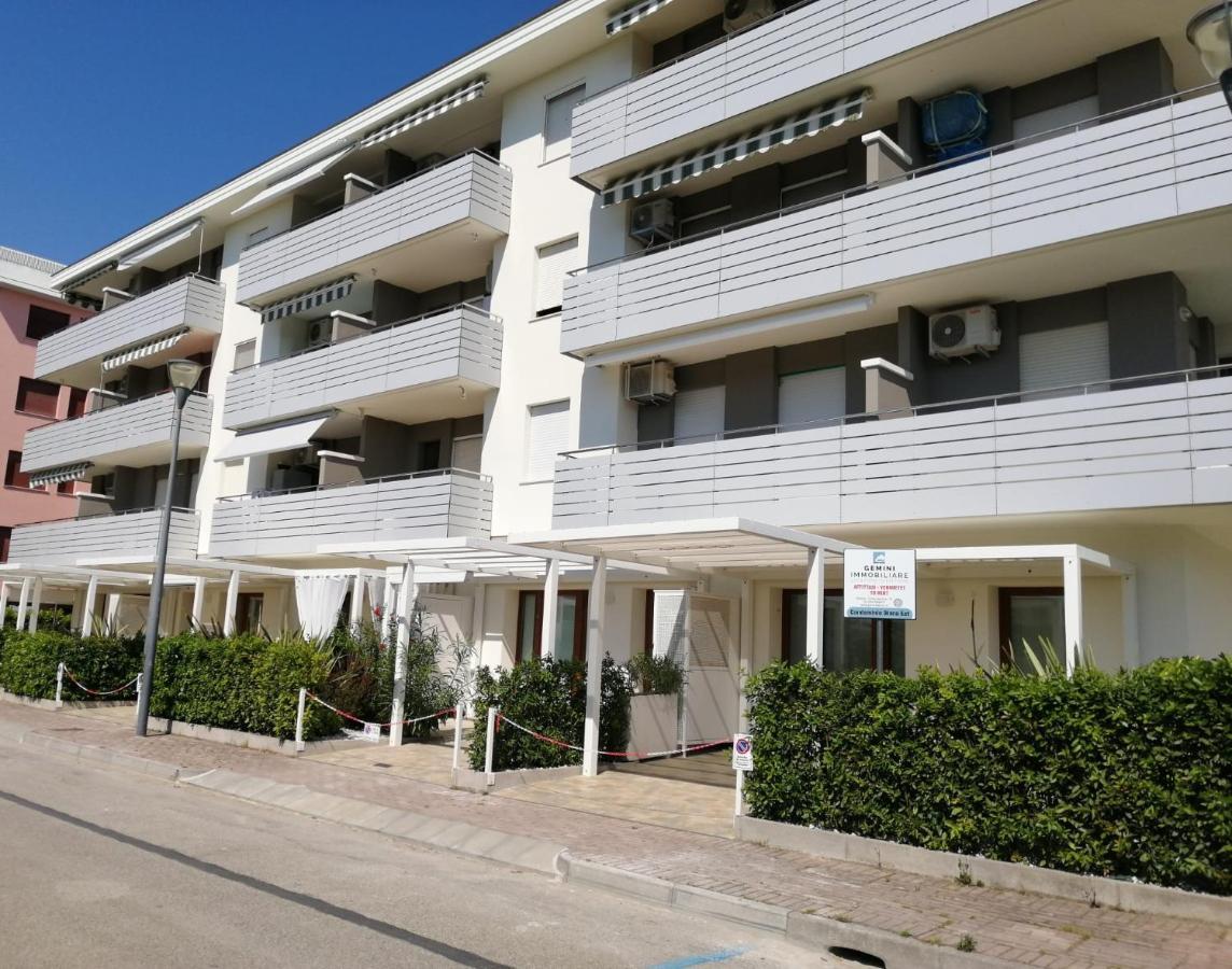 Condominio Diana Est- Gemini Bibione Buitenkant foto